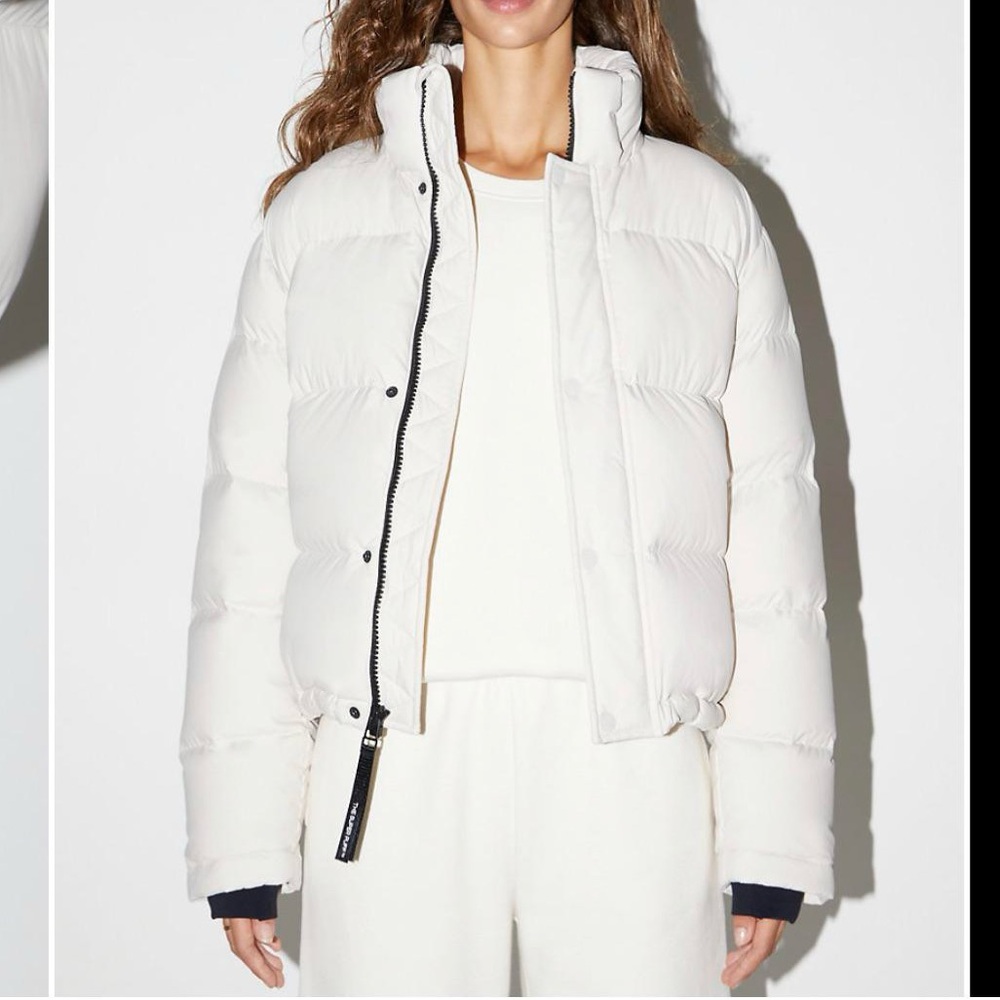 Aritzia Super Puff Shorty in White size S